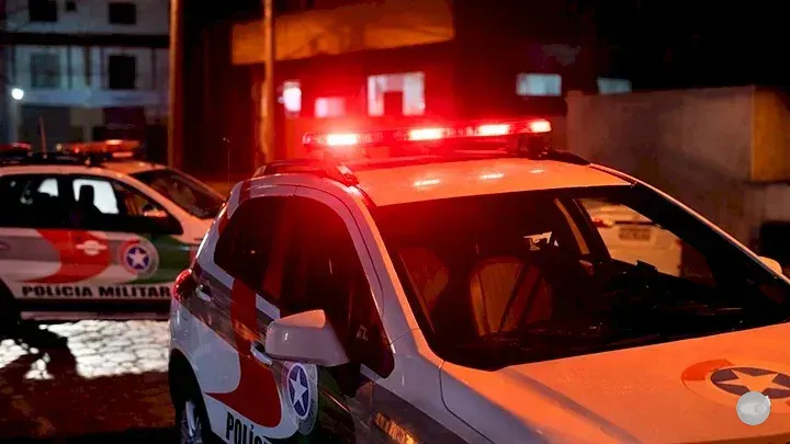 Com um machado em mãos, homem ameaça vizinhos e policiais em Indaial