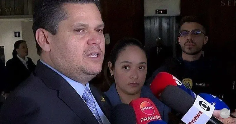 Alcolumbre diz que votação da PEC da escala 6x1 depende de requerimento