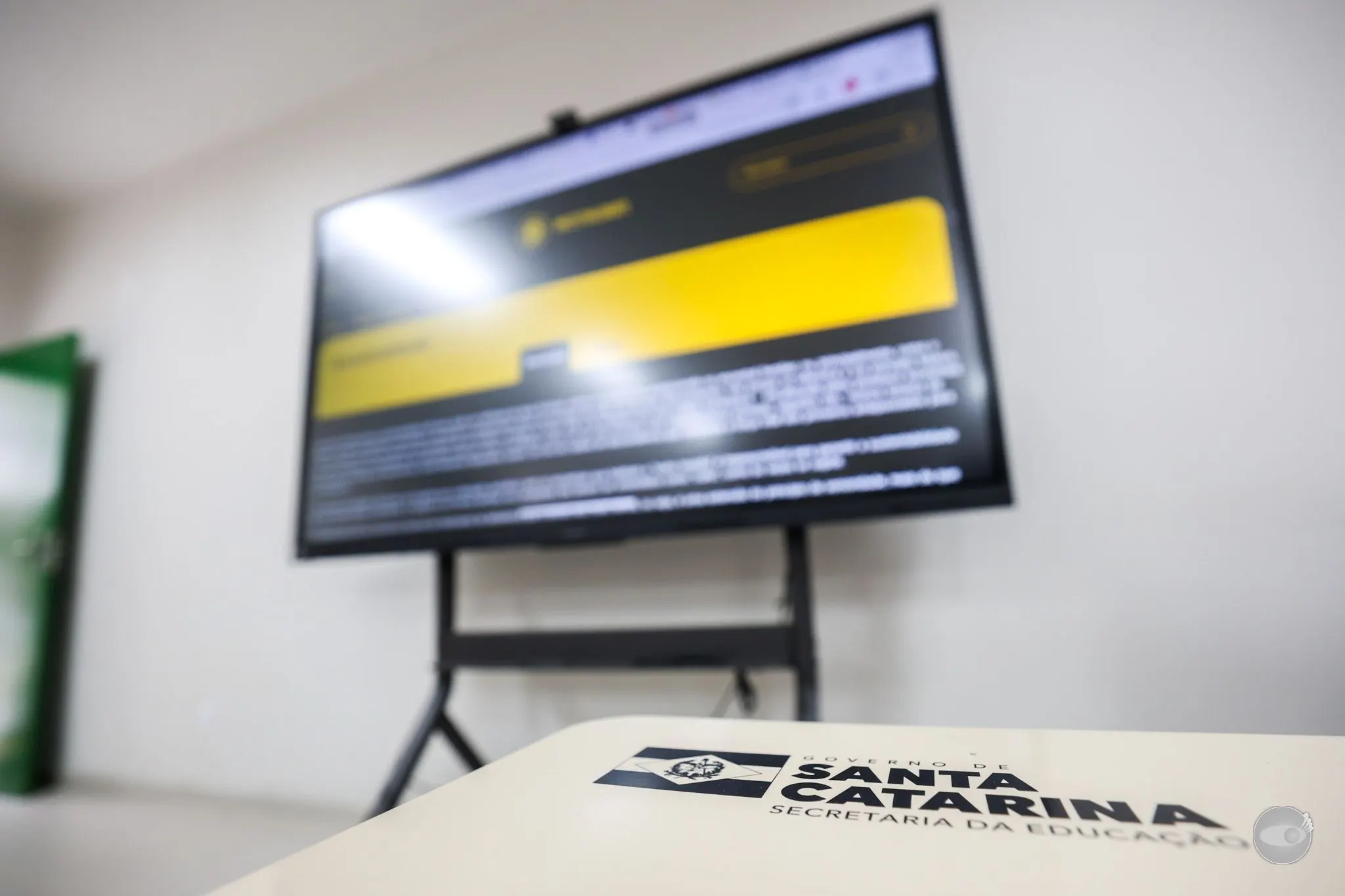 Rede estadual de Santa Catarina recebe 533 telas interativas para salas de aula