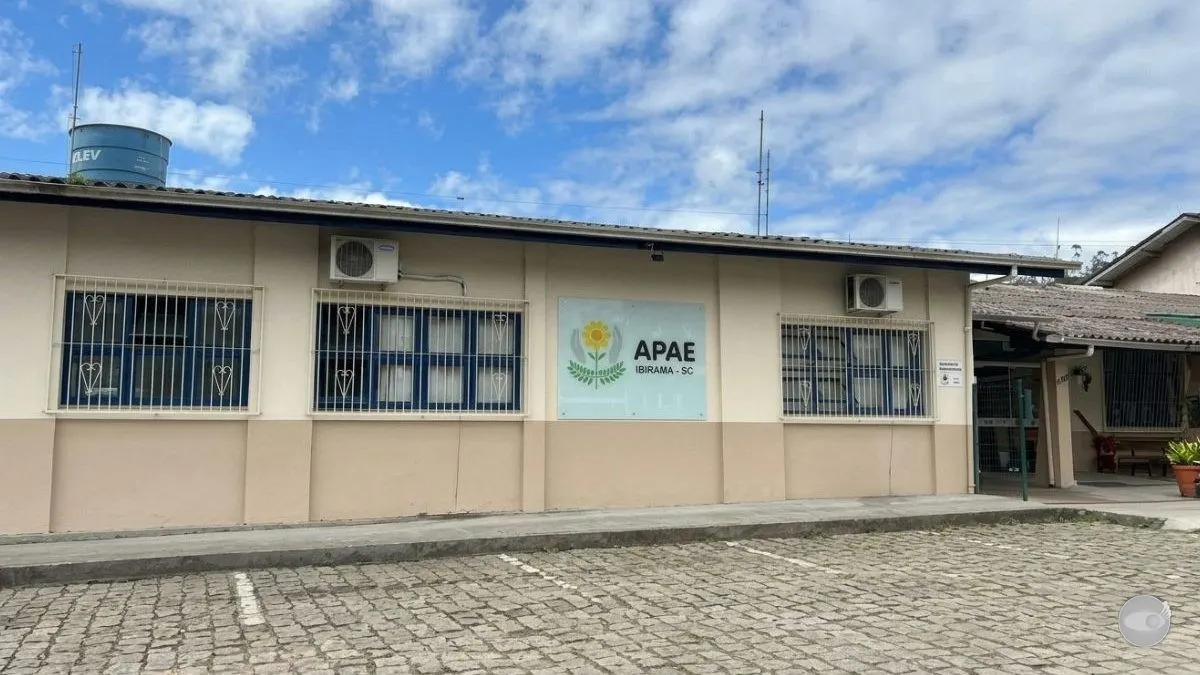 Polícia indicia ex-funcionária e companheiro por fraude e lavagem na Apae de Ibirama