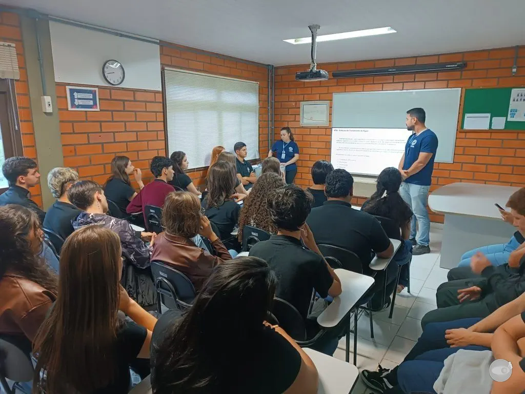 Estudantes da Escola São João Bosco visitam fábrica da Cativa em Apiúna