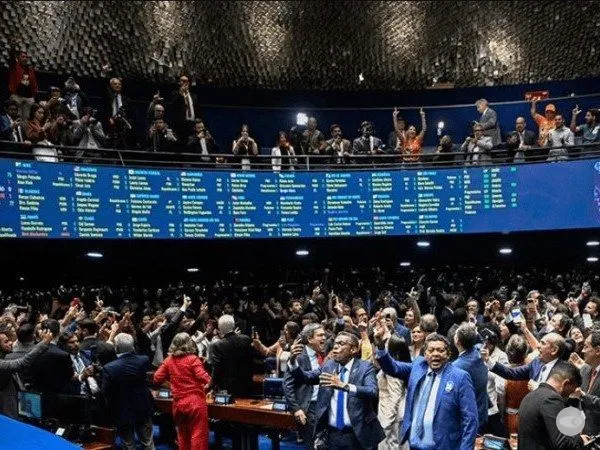 Senado aprova fim da escala 6x1 e reduz jornada semanal para 40 horas