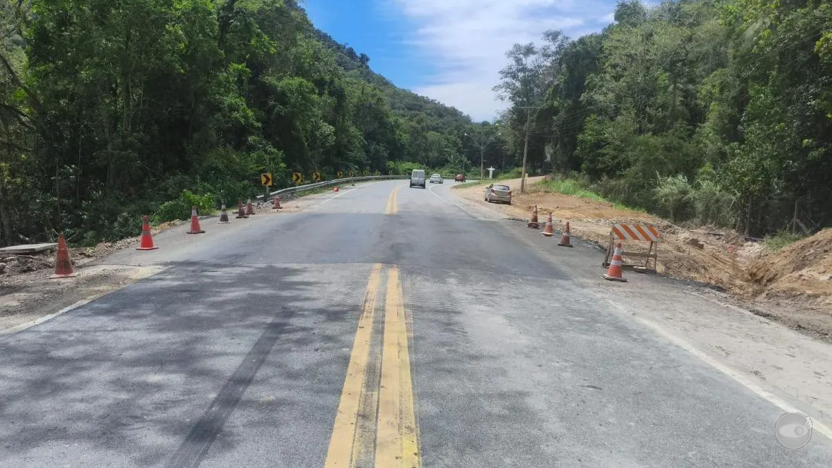 BR-470 tem pare e siga por três dias no km 105, em Apiúna