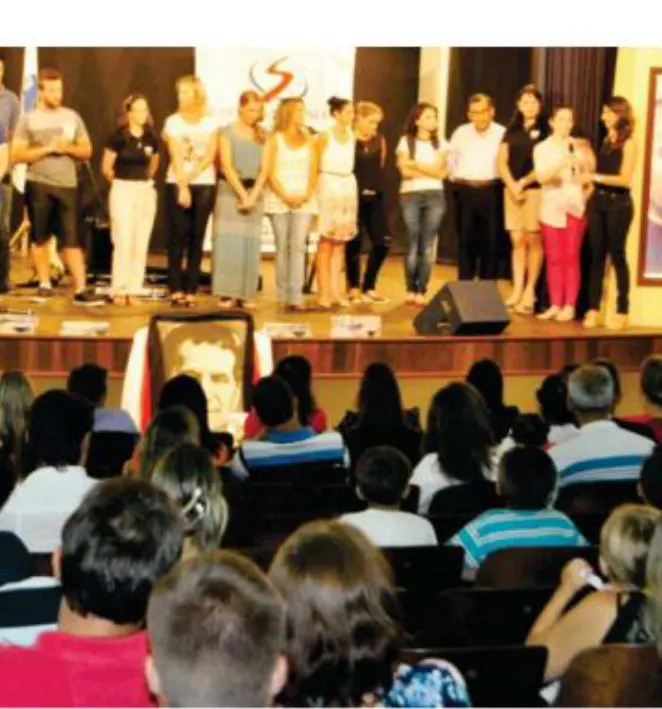 Reunião de pais e professores promove debate sobre presença da família na Escola