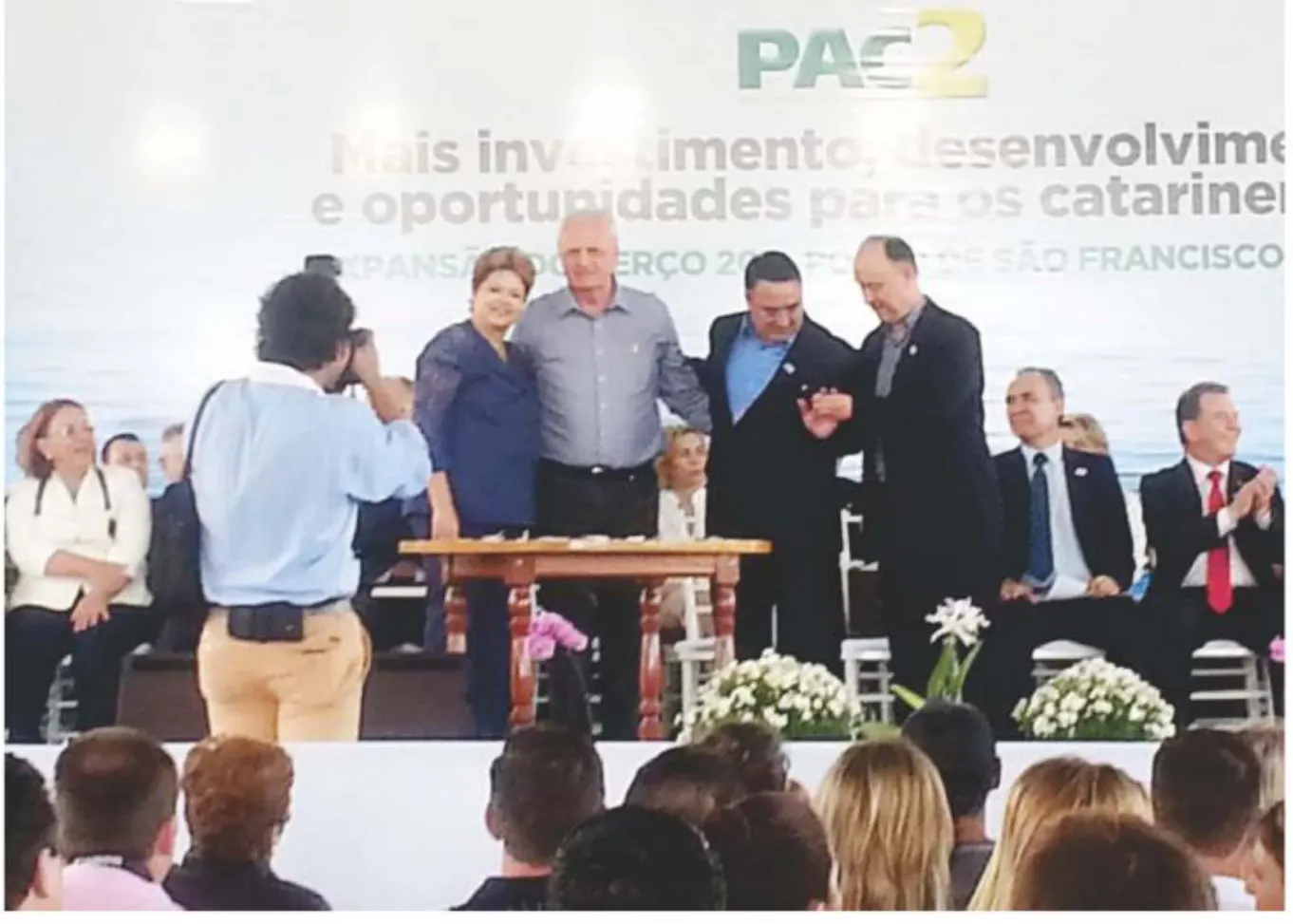 Presidente Dilma entrega motoniveladora para Apiúna