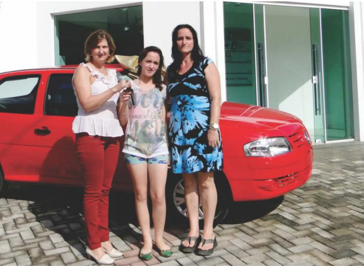 CDL entrega mais um carro