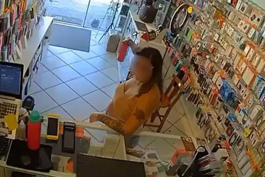 Crime de racismo em Florianópolis resulta no indiciamento de mulher que ofendeu atendente