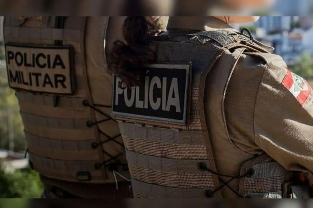 Mulher é detida no trabalho após mandado por pensão em Timbó