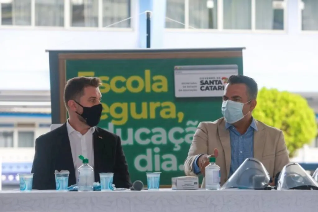 Governo do Estado irá fornecer internet para alunos e professores da rede estadual acessarem atividades remotas