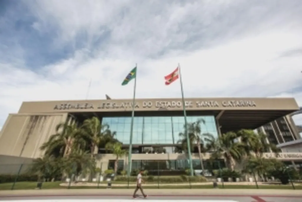 Os 40 deputados que vão ocupar as cadeiras na ALESC