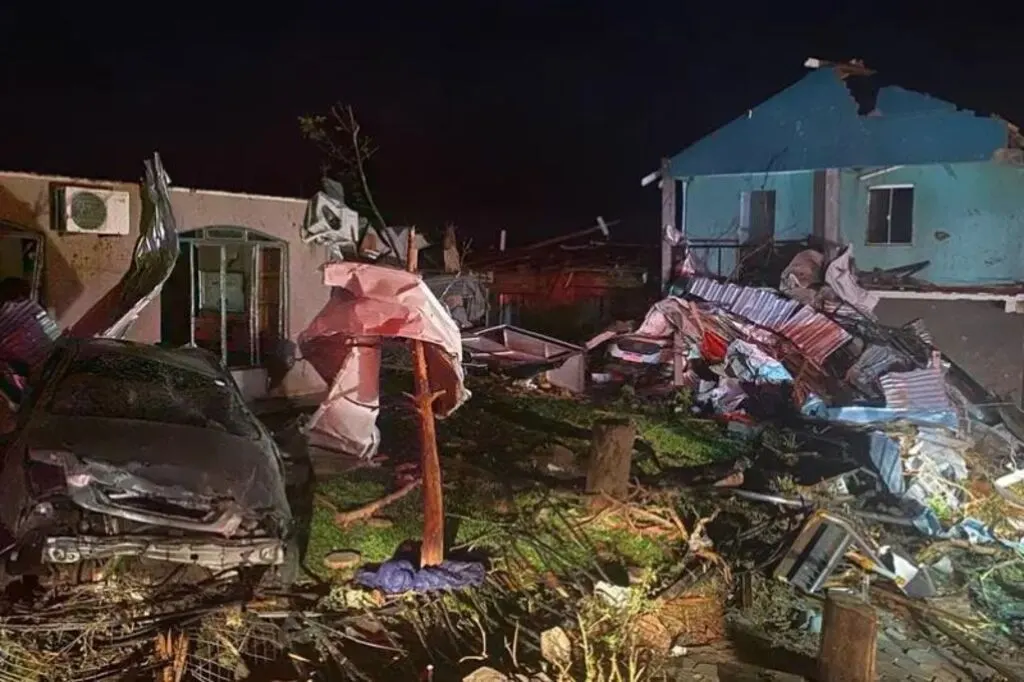 Força-tarefa para reconstrução após tornado no Paraná