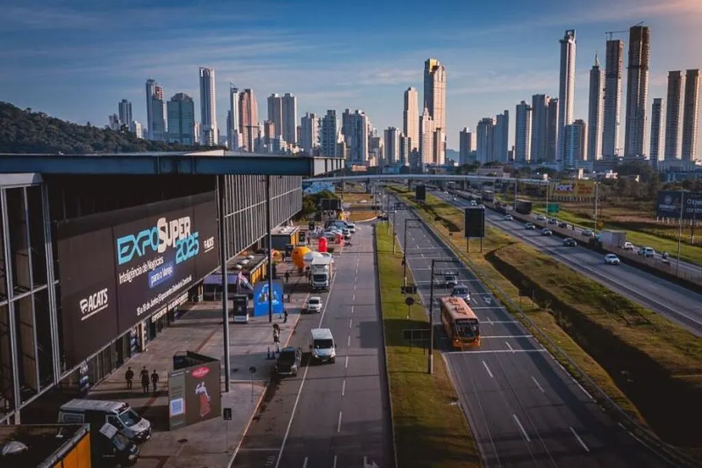 ExpoSuper 2026 começa na próxima semana e deve reunir mais de 25 mil profissionais do varejo em Balneário Camboriú