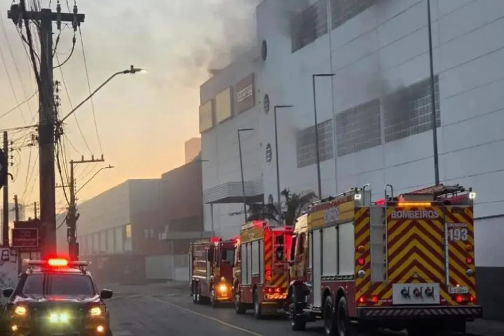 Shopping ViaCatarina anuncia reabertura gradual após incêndio em Palhoça