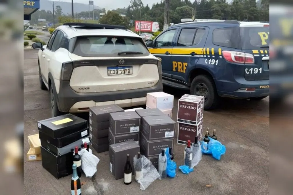 Motorista tenta fugir de abordagem mas é flagrado com 178 garrafas de vinho na BR-470
