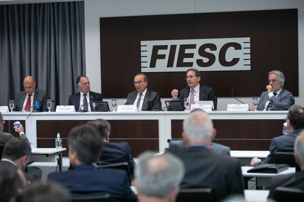 Em reunião com governador eleito, FIESC defende infraestrutura e manutenção dos incentivos fiscais