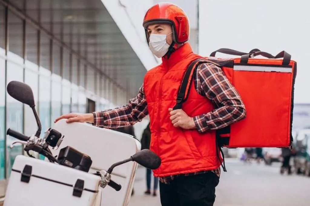 Motoboys em SC enfrentam jornadas exaustivas após pressão de influencers de aplicativos