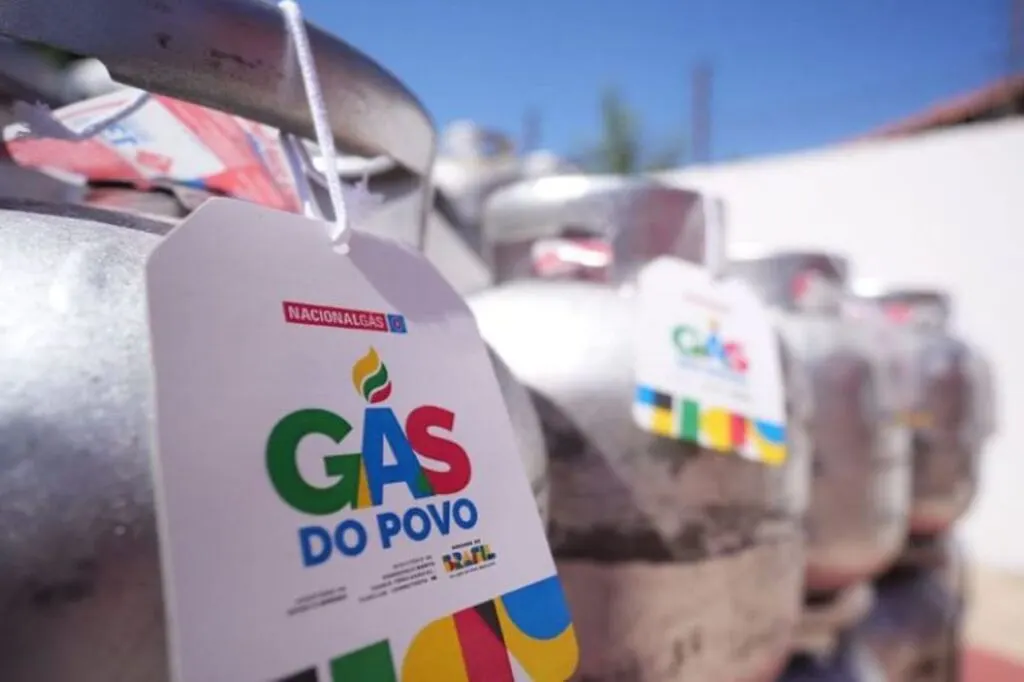 Gás do Povo garante recarga gratuita de botijão e aumenta movimento em revendedoras