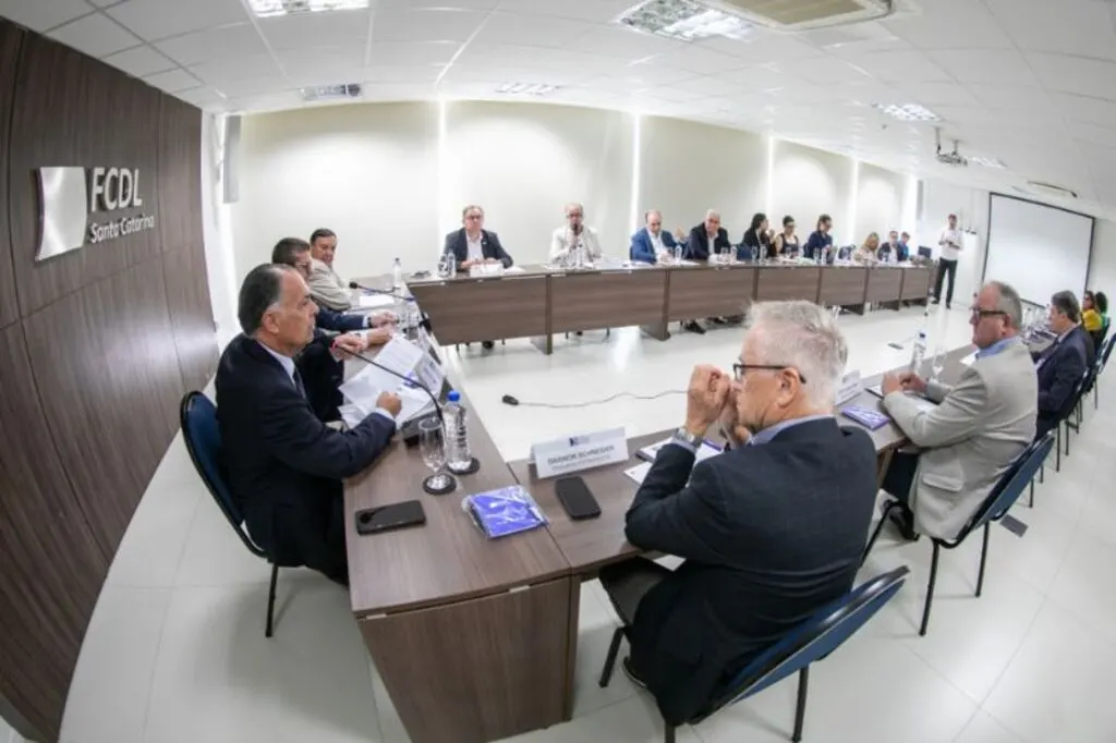 Mudança na jornada de trabalho preocupa setor empresarial em SC