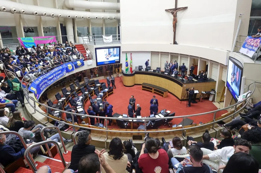Programa Universidade Gratuita é aprovado na Alesc