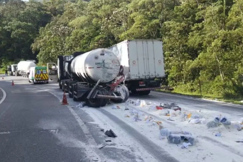Engavetamento na BR-376 deixa um morto e uma ferida