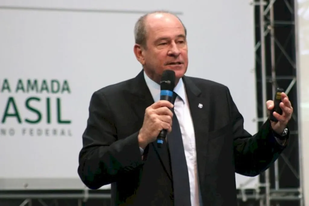 Em visita a SC, ministro da Defesa defende aproximação com setor privado